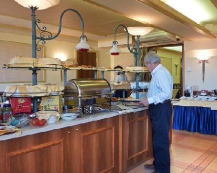 la prima colazione del mattino a buffet viene servita dalle ore 7 alle ore 10