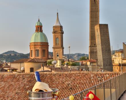 Terrazza con vista sulle Torri degli Asinelli a Bologna - Hotel San Donato