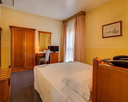 Double classic room for your stay in the center of Bologna