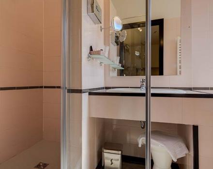 Die Toiletten der Familienzimmer X 3 im Hotel San Donato