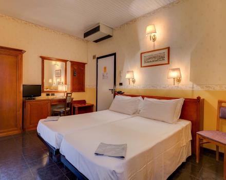 La elegante habitación classic del Hotel San Donato Bolonia