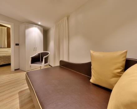 Moderna y espaciosa habitación familiar para 4 personas en el Hotel San Donato