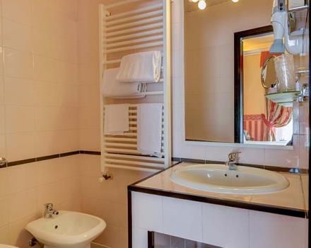 Deluxe room amenities of Hotel San Donato Bologna