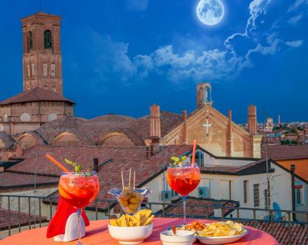 Apéritif, admirant Bologne depuis la terrasse de l’hôtel Hotel San Donato